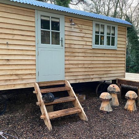 Chez Maurice Luxury Shepherds Hut With Bath And Hot Tub Kelling Eksteriør billede