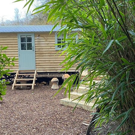 Chez Maurice Luxury Shepherds Hut With Bath And Hot Tub Kelling Eksteriør billede