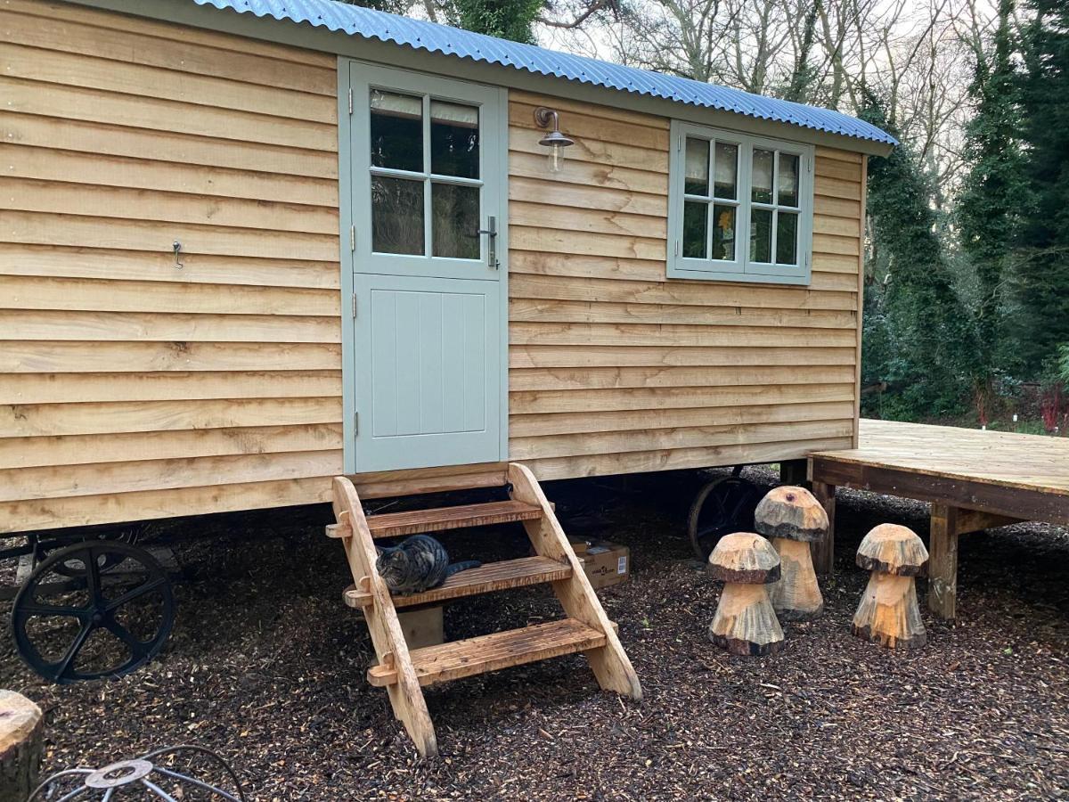 Chez Maurice Luxury Shepherds Hut With Bath And Hot Tub Kelling Eksteriør billede