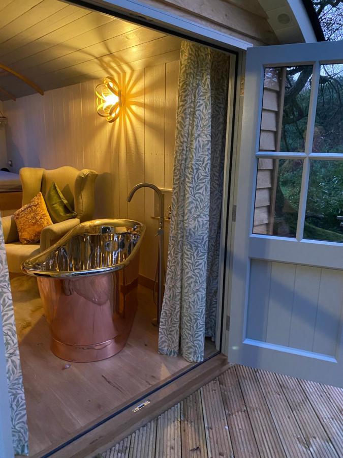 Chez Maurice Luxury Shepherds Hut With Bath And Hot Tub Kelling Eksteriør billede