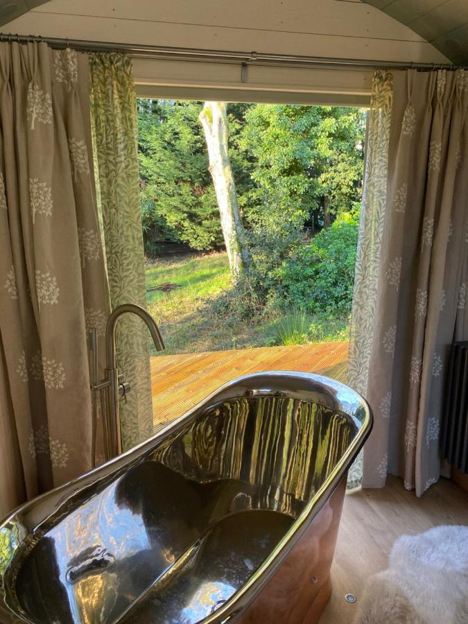 Chez Maurice Luxury Shepherds Hut With Bath And Hot Tub Kelling Eksteriør billede