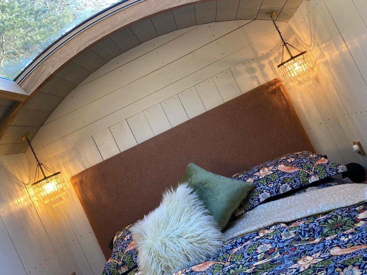 Chez Maurice Luxury Shepherds Hut With Bath And Hot Tub Kelling Eksteriør billede